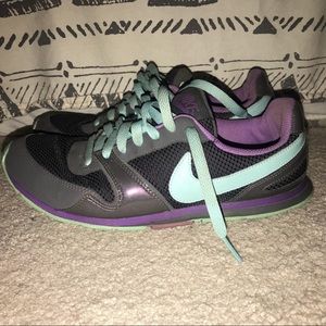 Women’s Nike Shoes size 7.5
